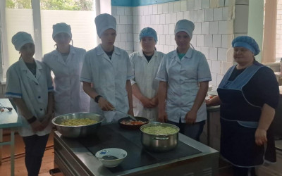 Жұмысшы мамандықтар жылы: Павлодар облысының ауылдық студенттеріне кафе жұмысын көрнекі түрде көрсетті